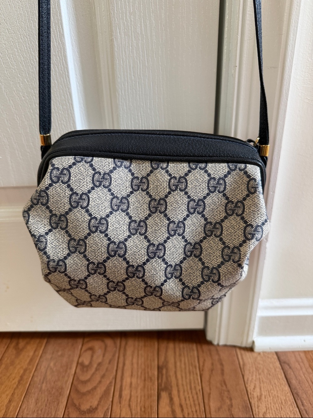 Vintage Gucci Beige GG Supreme Pouch with Black Leather Trim with Charm - Picture 7 of 9